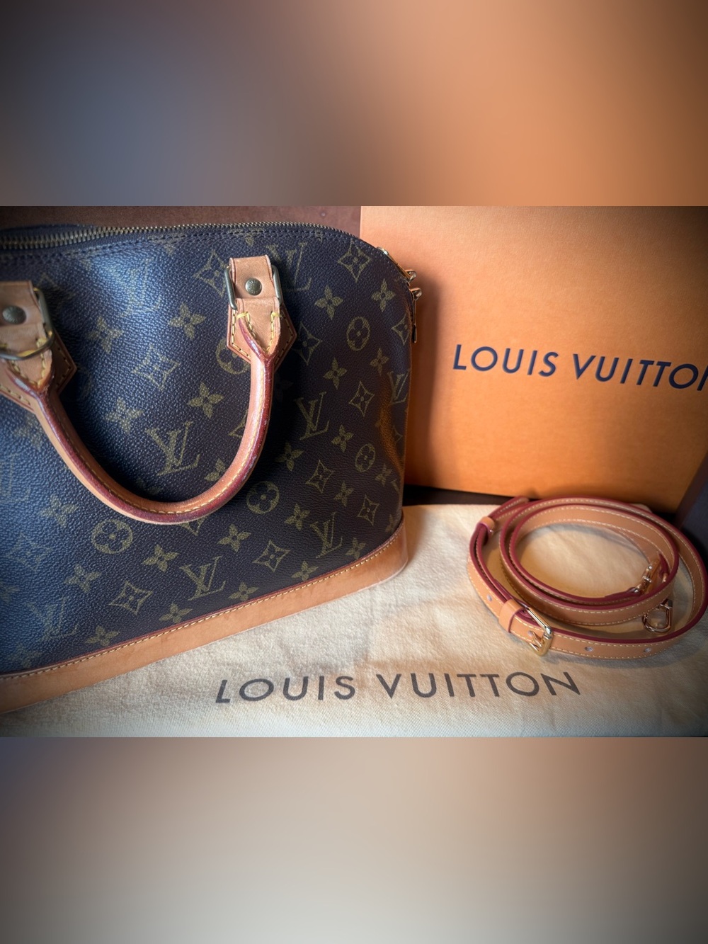 Louis Vuitton EUC Alma PM Monogram Handbag - Vintage 1996